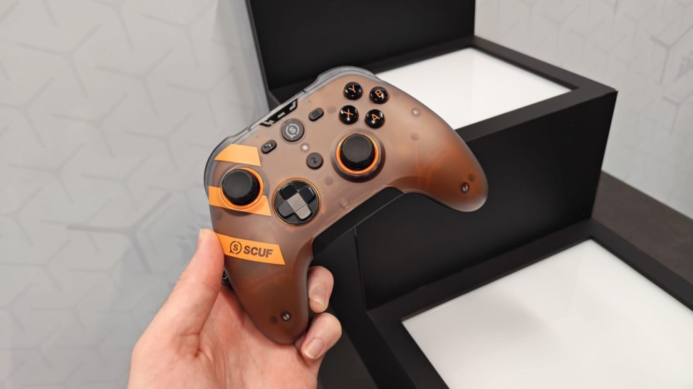 砍掉反人类侧键！Scuf全新8K手柄亮相