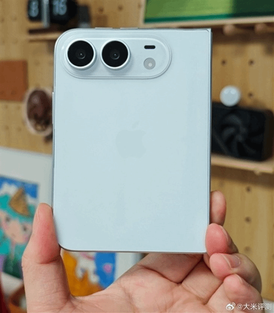 苹果折叠屏来了！iPhone Ultra惊艳亮相